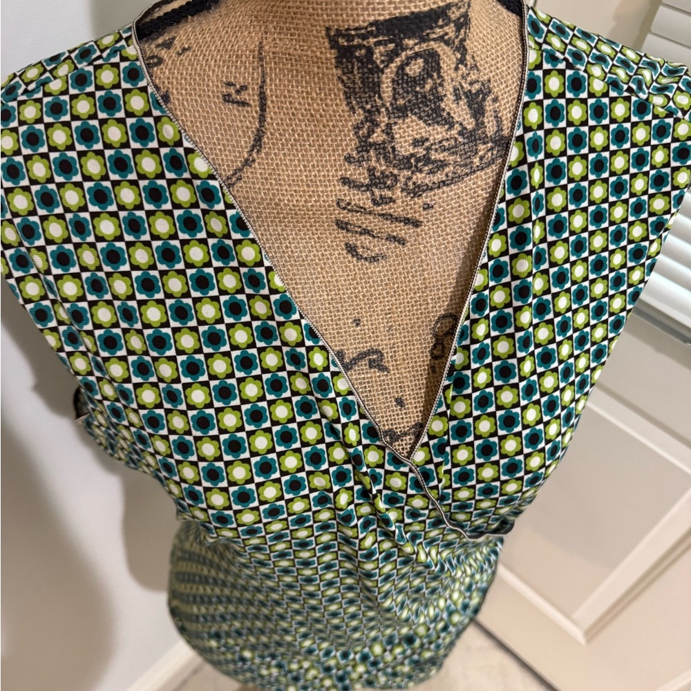 Max Studio Geometric Print green and teal Sleeveless Top size L - Picture 3 of 9